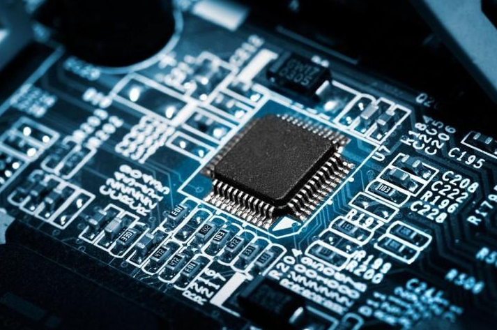 运营商通过部署支持网络功能虚拟化(NFV)的5G核心网