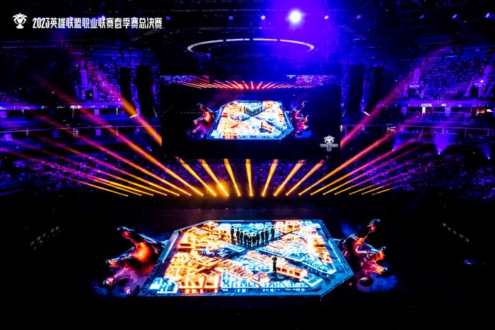 JDG夺得LPL新十年首冠：上海之巅的胜利与赛场内