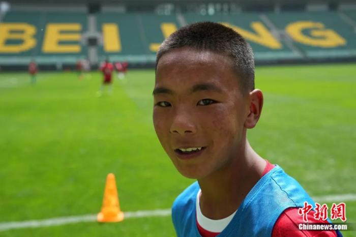 两年修复后的工体焕新迎中超之夜玉树藏族青少