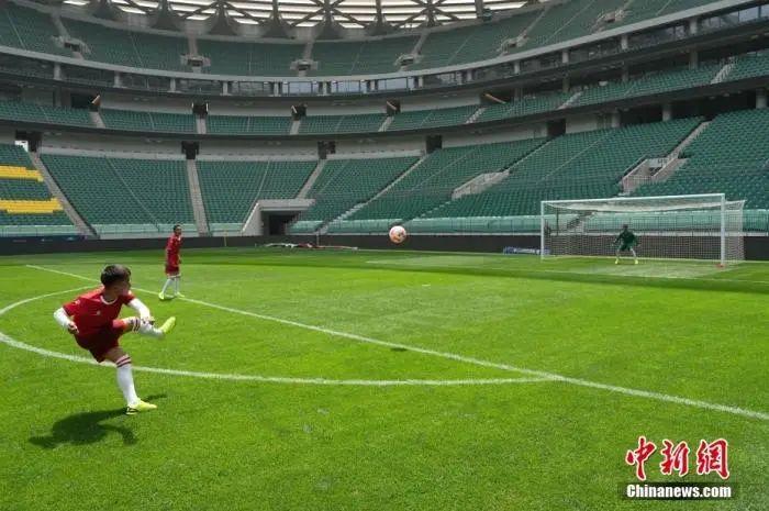 两年修复后的工体焕新迎中超之夜玉树藏族青少