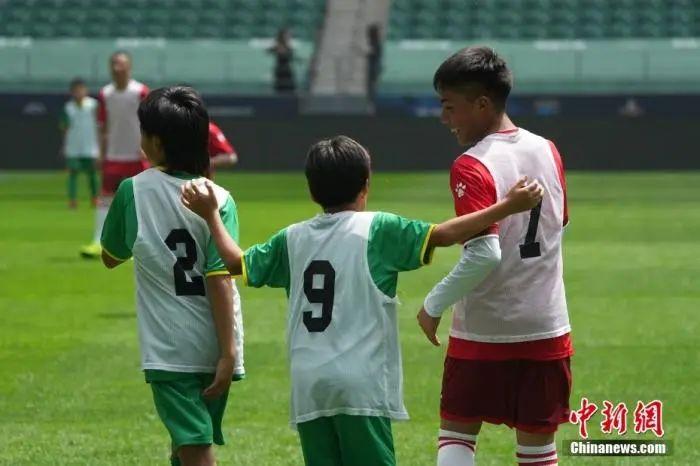 两年修复后的工体焕新迎中超之夜玉树藏族青少