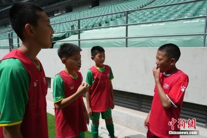 两年修复后的工体焕新迎中超之夜玉树藏族青少