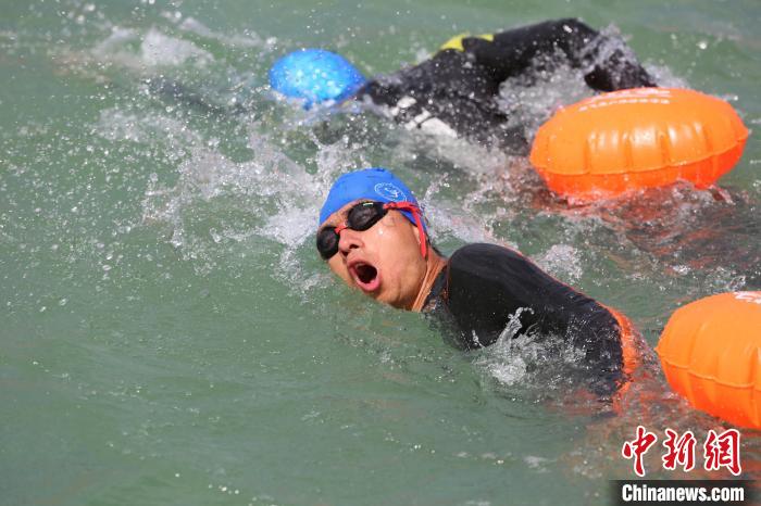 2023黄河溯源铁人三项赛在青海尖扎开赛 多国选手