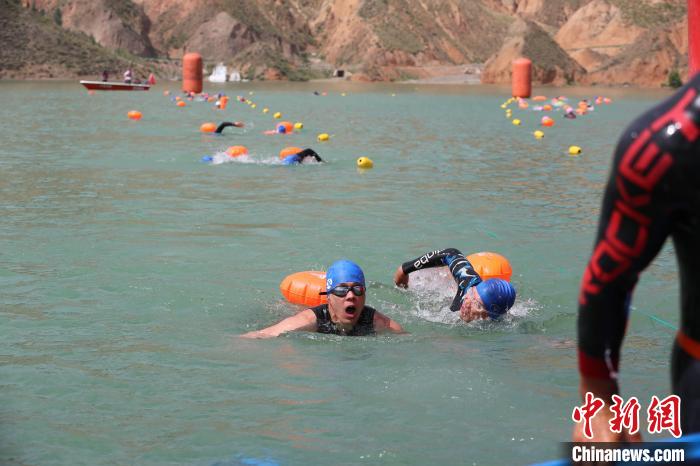 2023黄河溯源铁人三项赛在青海尖扎开赛 多国选手