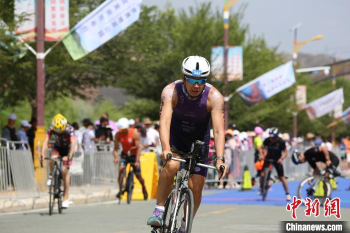 2023黄河溯源铁人三项赛在青海尖扎开赛 多国选手
