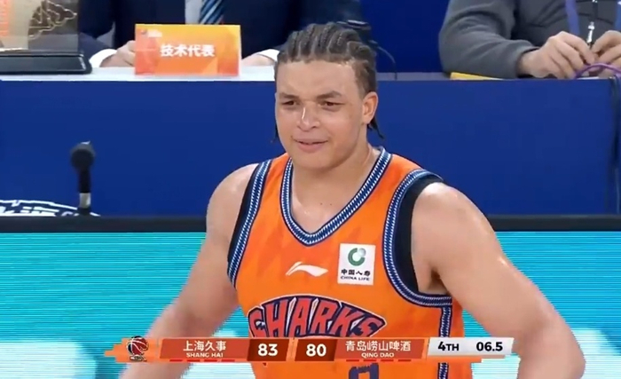 CBA常规赛多队爆发强强对话 上海险胜青岛稳居榜