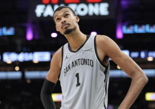 文班亚马砍41+18助马刺掀翻勇士 十连胜背后MVP心