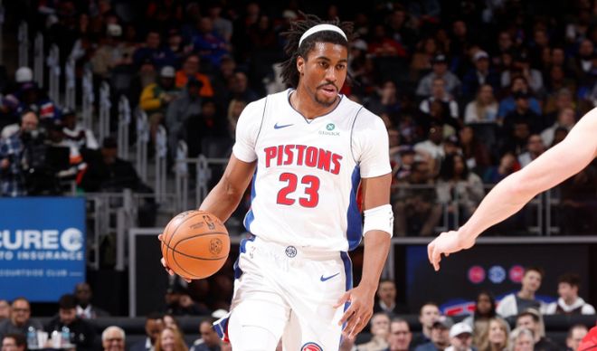 芝加哥公牛裁掉艾维：言论争议与心理健康危机